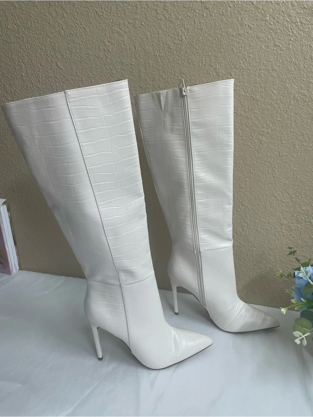 Express Women’s Of-White /cream Over-the-Knee Heeled Boots Size 8